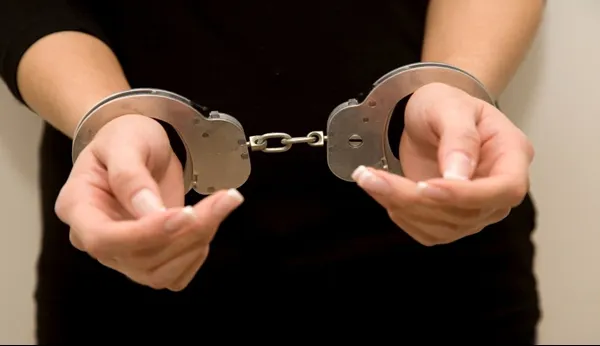 Femeie urmărită internațional într-un caz de omucidere și tâlhărie, prinsă de polițiștii români