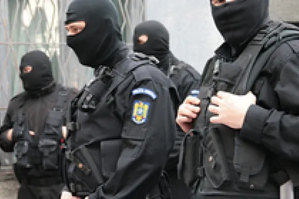 Acțiune de amploare a oamenilor legii: 412 polițiști, 184 de percheziți, 49 de persoane reținute