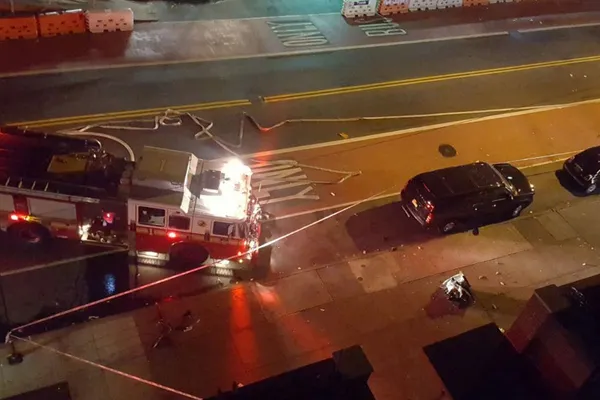 Presupusul autor al atacului cu bombă din New York, arestat după ce a împușcat un polițist