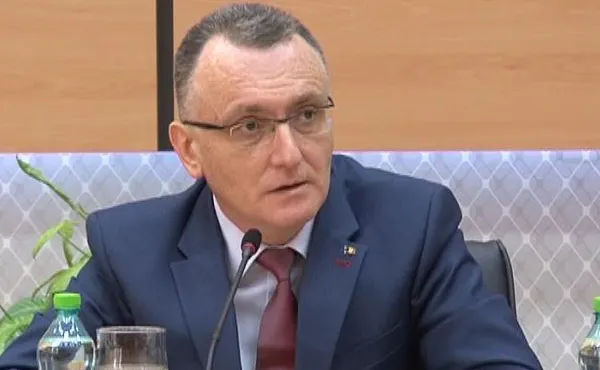 Formularul buclucaș pune în dificultate Ministerul Educației, Ministerul Sănătății și părinții elevilor care încep școala fizic: "Documentul va fi modificat"
