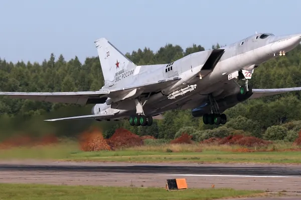 Bombardiere rusești în Europa. Au zburat pe sub un avion de pasageri