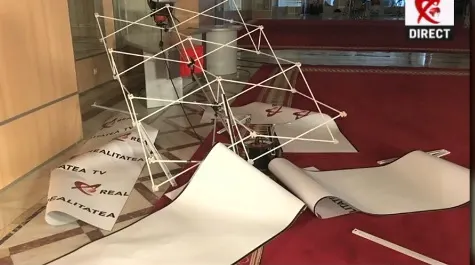 Studioul Realitatea TV de la Casa Poporului, vandalizat