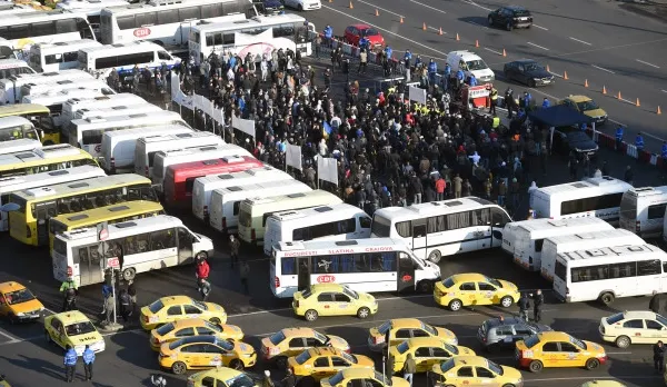Transportatorii anunță un protest la Guvern cu 6.000 de mașini