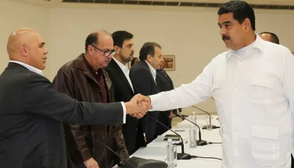 Întâlnire crucială în Venezuela, între Guvern și opoziție. Trimisul Papei mediază negocierea