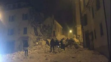 Atenţionare pentru românii care vor să călătoarească în Italia! Drumuri blocate, în urma seismelor