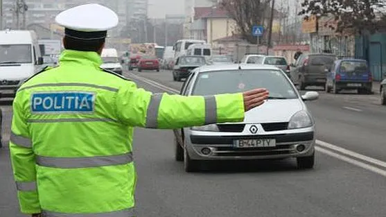 DNA sparge rețeaua de polițiști care iau MITĂ în trafic. Șeful Biroului Rutier Piatra Neamț, REȚINUT