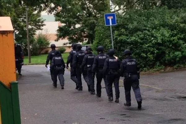 Alertă teroristă în Germania. Trei bărbaţi au fost arestaţi de poliţie