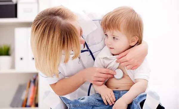Italia, lovită şi ea de epidemia de rujeolă, îi OBLIGĂ pe părinţi să îşi vaccineze copiii
