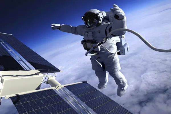 De ce în Rusia se foloseşte denumirea de cosmonaut şi în SUA cea de astronaut?