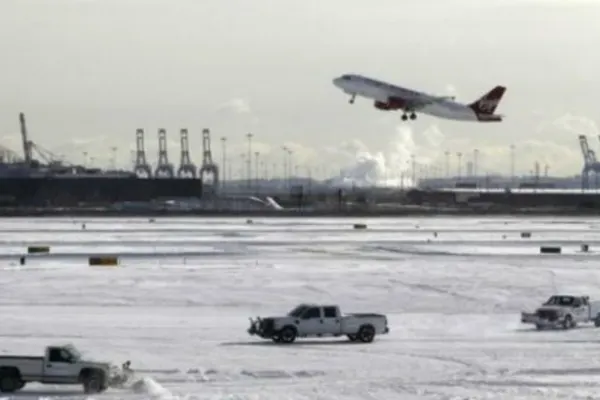 Aproximativ 60 de zboruri spre Moscova au fost anulate din cauza vremii rele