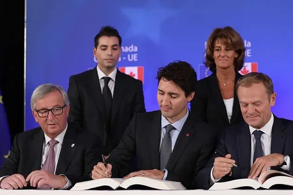 Parlamentul European amână ratificarea acordului dintre UE şi Canada
