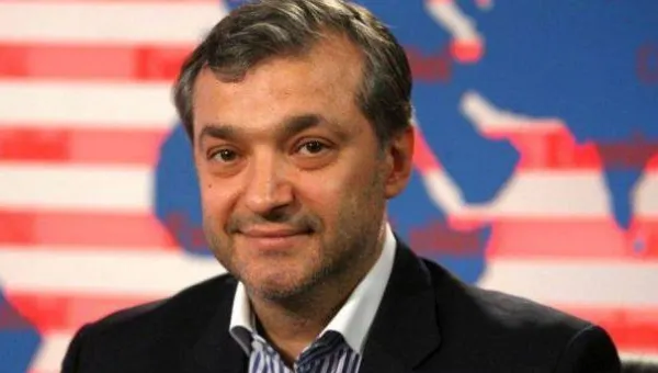 Dan Andronic: Cum fug oamenii politici de realitatea urâtă a României