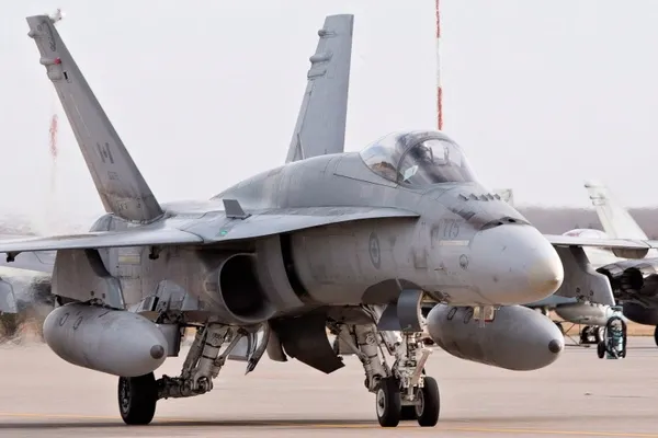 Un avion de luptă s-a prăbuşit în provincia Alberta, din Canada. Un pilot şi-a pierdut viaţa