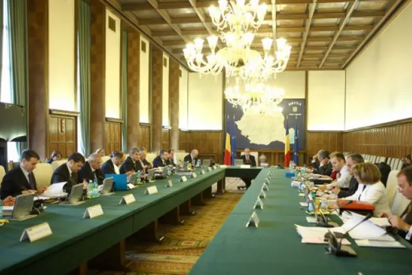 Ce ministere au primit bani în plus la rectificare. Legea salarizării, pasată următorului Guvern