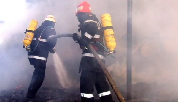 Incendiu de amploare în Buzău: Restaurant de 1.000 de metri pătrați, cuprins în întregime de flăcări