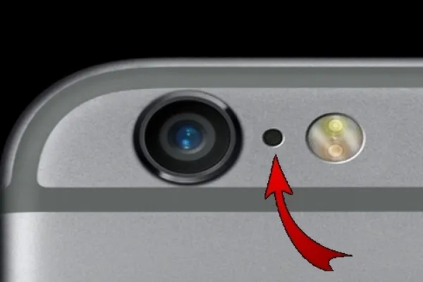 La ce foloseşte gaura de la iPhone de lângă camera telefonului. Foarte puţini ştiu asta!
