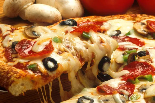 Cea mai delicioasă pizza de casă. Secretul prin care poţi să faci blatul ca la restaurant