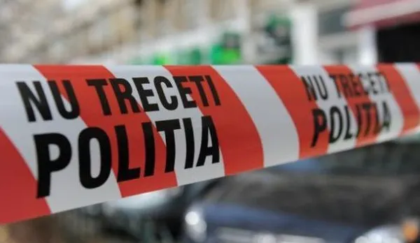 Crima pe care nici polițiștii nu și-o explică. Un elev din Iași, găsit înjunghiat în casă