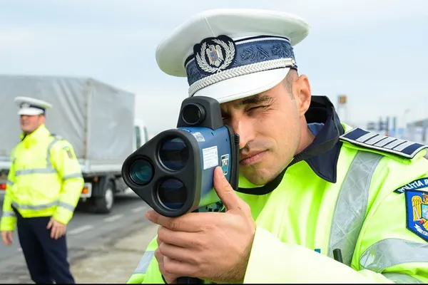 O femeie a dat peste cap radarul polițiștilor pe Autostrada A1! Cu ce viteză conducea