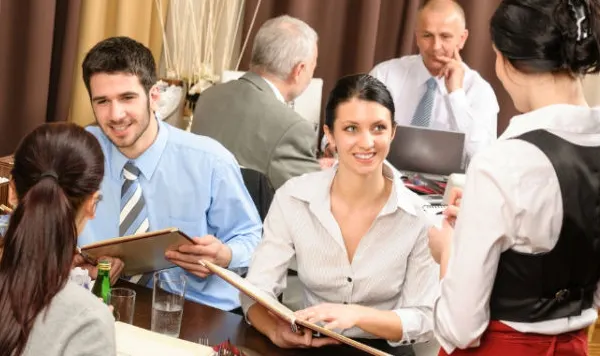 Trei feluri de mâncare pe care nu ar trebui să le comanzi niciodată într-un restaurant