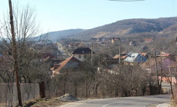 Reportaj acasă la rudele lui Sorin Grindeanu, în Oltenia: "E un băiat finuţ, mai retras"