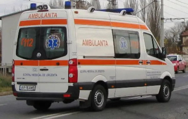 O mamă cu trei copii, loviţi pe o trecere de pietoni
