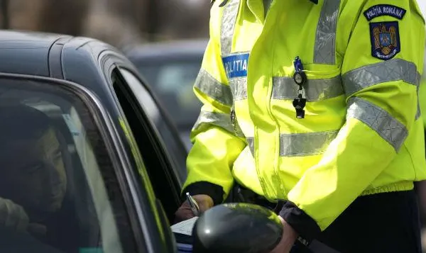Record de viteza AZI pe vreme ploioasă. Când polițiștii au mers la șofer au rămas PAF