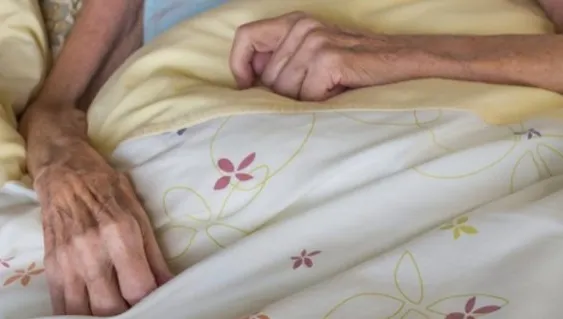 Alertă la Galați! Focarul de CORONAVIRUS la căminele de bătrâni s-a EXTINS. Câți oameni au murit