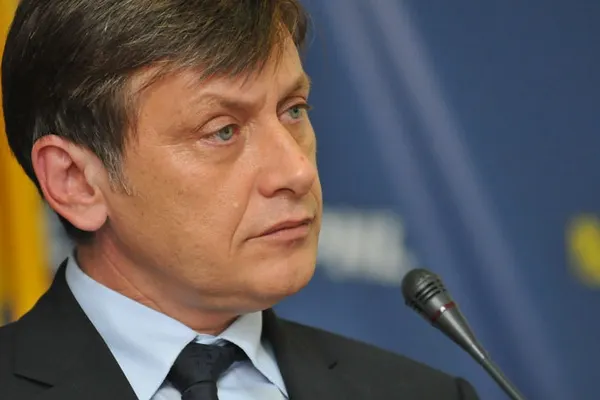 Crin Antonescu, despre decăderea PNL: Partidul nu are problema unui om, ci o problemă de identitate!