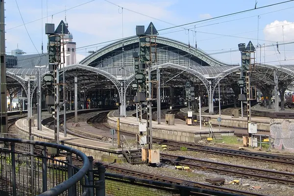 Alertă în Germania. Gara din Köln, evacuată după o amenințare falsă cu bombă