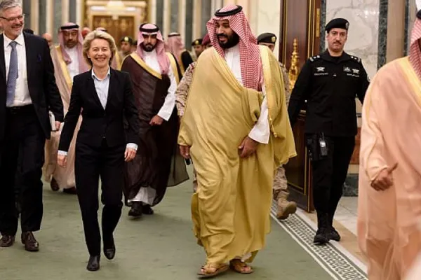 O femeie-ministru din Germania a refuzat să poarte văl în Arabia Saudită