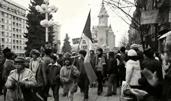 18 DECEMBRIE 1989: Timişorenii continuau protestele, în ciuda zecilor de morţi din ziua precedentă