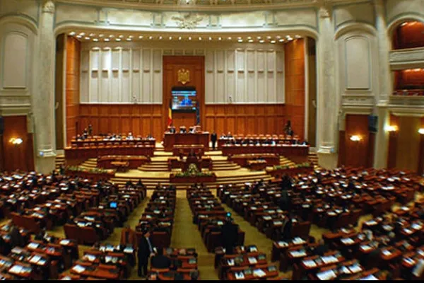 Deputații, în sesiune pe 5 ianuarie pentru eliminarea impozitului de 16% şi a plăţii CASS la pensii