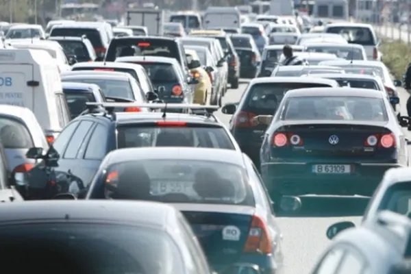 Aglomerație pe DN1: Polițiștii anunță coloane de mașini și trafic îngreunat