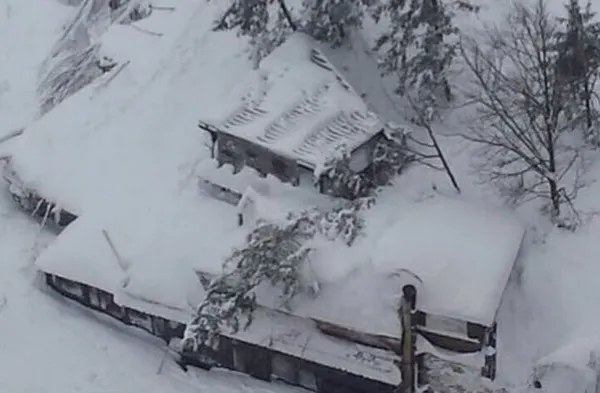 AVALANŞĂ Italia. La două zile de la tragedie, au găsit 8 persoane ÎN VIAŢĂ! Între ele, două românce