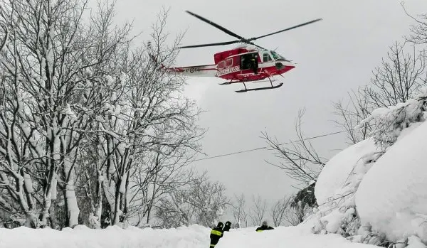 O româncă și cei doi copii ai săi, dispăruți în avalanșa din Italia