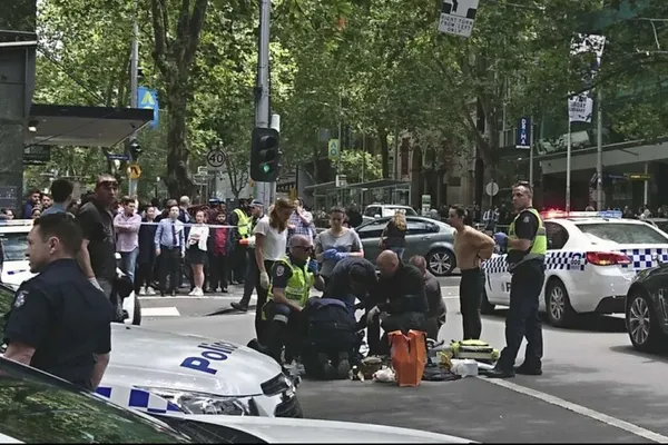 O mașină a intrat în plin în pietoni în Melbourne. Cel puțin trei morți și 20 de răniți(VIDEO)