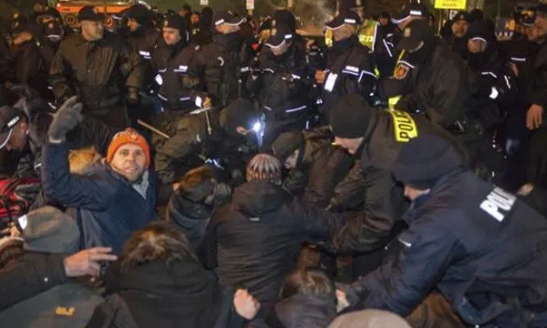 Strategie șocantă a guvernului polonez de descurajare a protestelor de stradă