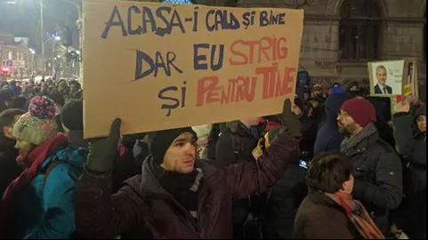 Protestele față de proiectul privind grațierea continuă! Mii de români ies din nou în stradă