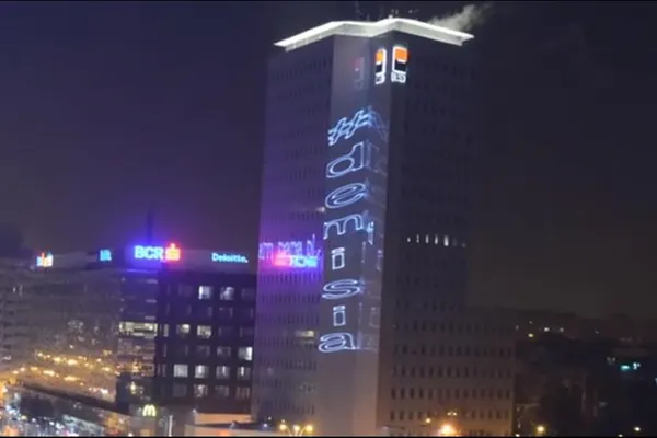 A fost chemat la Poliţie pentru "proiecții de lumini" în timpul protestelor din Piaţa Victoriei