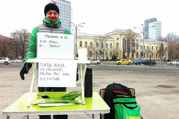 #Proteste. Antreprenorul român care şi-a mutat biroul în Piaţa Victoriei