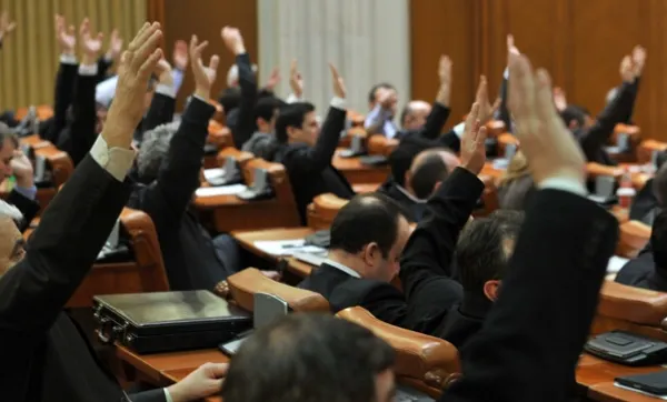 Scandal în Comisia de Muncă. Majorări salariale amânate în Sănătate și Educație