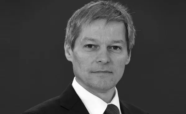 Dacian Cioloş, solicitare către premierul Grindeanu, în timp ce 100 000 de oameni protestează în ger
