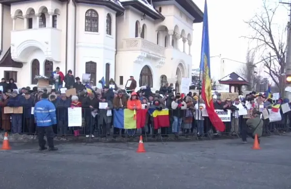 Protest pro Guvern la Cotroceni, a şasea zi. "Nu suntem plătiţi, nu suntem fraieri "