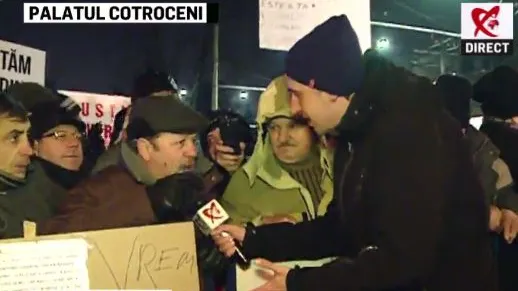A opta zi de proteste la Cotroceni. Oamenii au cerut demisia lui Iohannis