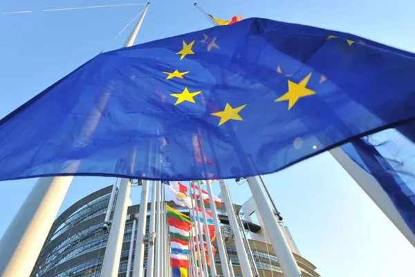 Guvernul anunță că va consulta Comisia Europeană pentru modificarea codurilor penale