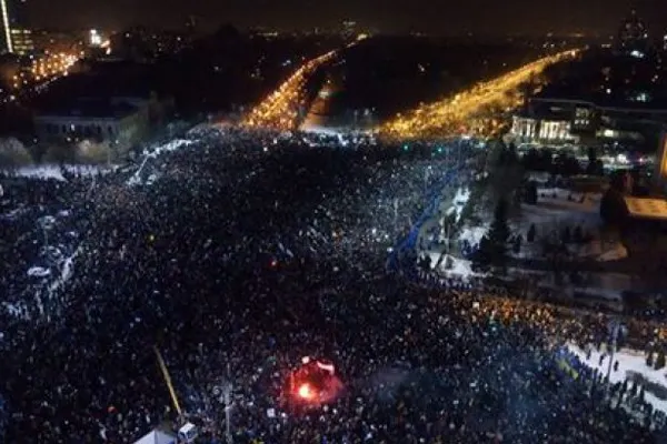 Emoţionant! Imaginea zilei de la protestele de miercuri din Capitală