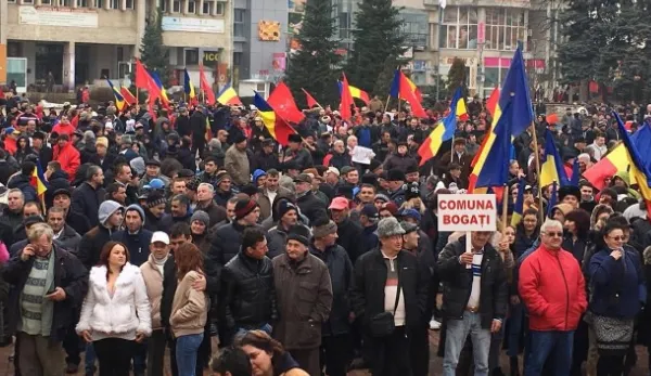 MITING pentru susţinerea lui Sorin Grindeanu. Peste 6.000 de oameni, în stradă