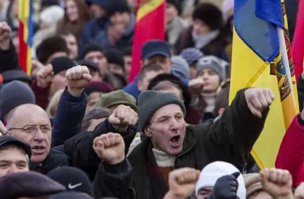 Protestele de peste graniţă! Bulgarii şi moldovenii, alături de români: Două state, aceiaşi hoţi