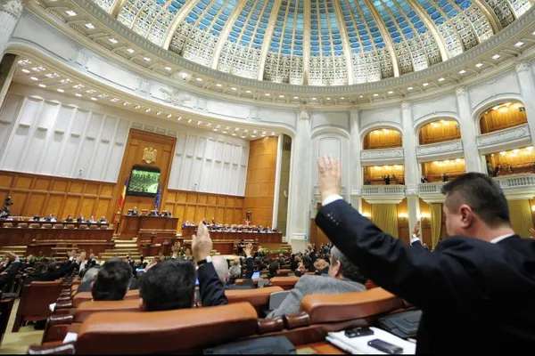 Sesiune extraordinară pentru Ordonanțele privind pensiile speciale și salariile polițiștilor
